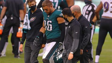 Eagles 'More Concerned' with 'Severity' of Starter's Knee Injury: Report