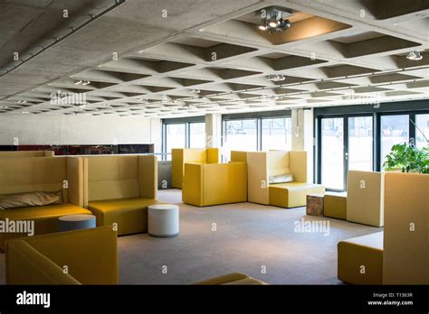 Areas of Amsterdam University's modern campus building Stock Photo - Alamy