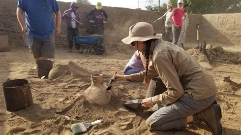 Archaeology student makes an unusual find at a Peruvian dig