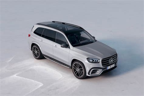 Mercedes GLS 2023: motori e caratteristiche