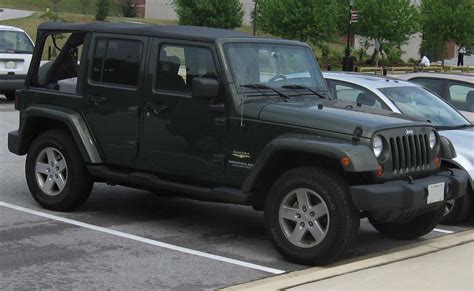 File:2007-Jeep-Wrangler-Unlimited-Sahara.jpg - Wikimedia Commons