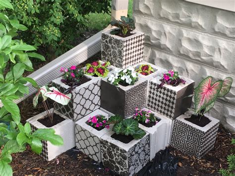 Free Cinder Block Planter Wall For Small Room | Home decorating Ideas