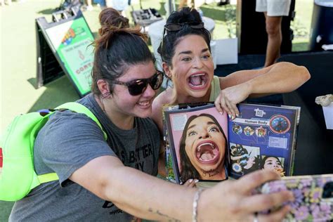 Guinness record holder Samantha Ramsdell visits San Antonio Zoo