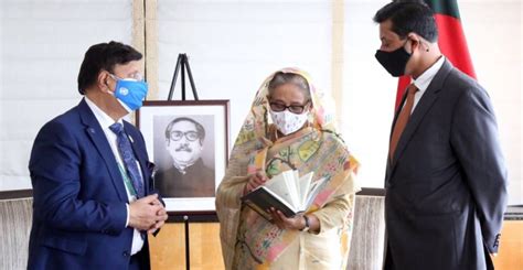 FM hands over his new book on Sheikh Hasina’s speeches to PM