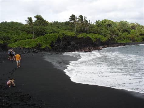 Nerds Republic: 5 Reasons Why Black Sand Beaches Rock!