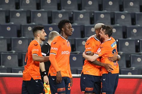 Istanbul Başakşehir defeats 10-man Fenerbahçe in Ziraat Turkish Cup | Daily Sabah