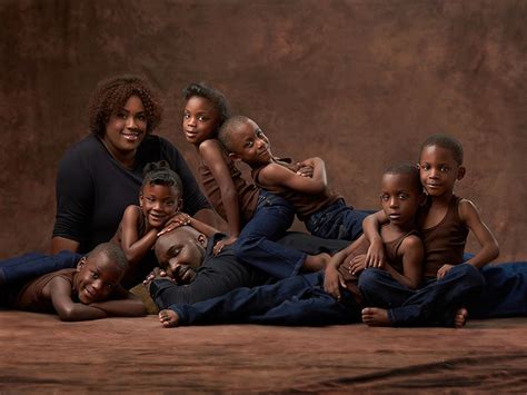 Family of Sextuplets Recreate Adorable Newborn Photo from 6 Years Ago