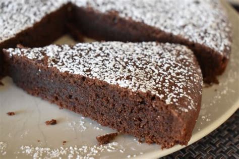 Torta Caprese (Italian Flourless Chocolate Cake) - This Italian Kitchen