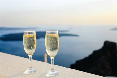 Sparkling Wine vs. Champagne: What Are The Differences