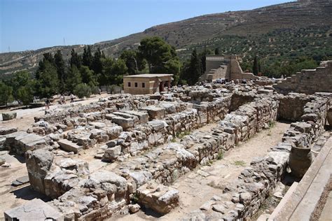 Unravel the Secrets of Knossos Palace in Crete (with Photos) - Touropia