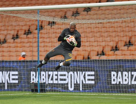 Itumeleng Khune encouraged to prolong decorated Kaizer Chiefs career ...