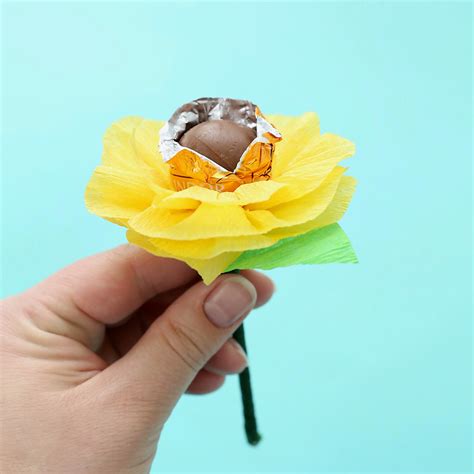 Make a chocolate truffle candy bouquet! {Perfect for moms and teachers ...