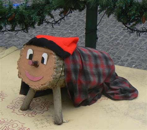 Tió de Nadal (Catalonia) | Christmas traditions, Christmas log, Holiday ...