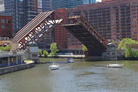 Chicago - Architecture & Cityscape: Chicago River Bridge Lifts