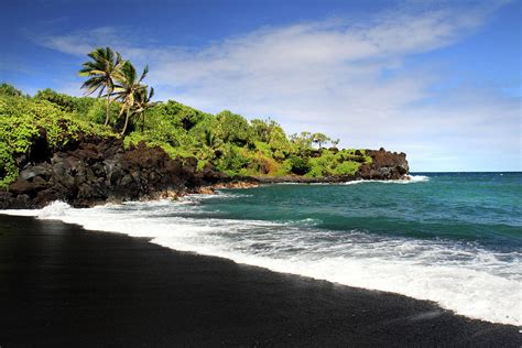 Black Sand Beach Waianapanapa Maui Photograph by Pierre Leclerc Photography