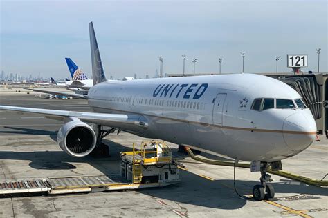 Premium perks without a premium fee: United Explorer Card review - The Points Guy