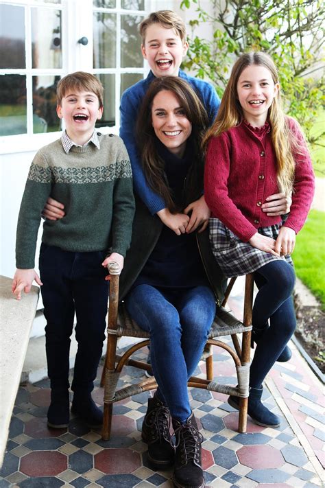 Kate Middleton Is Not Wearing Wedding Ring in Mother's Day Photo | Us ...