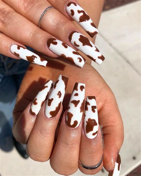 MANCHAS🐄🪐 in 2020 | Cow nails, Pretty acrylic nails, Stylish nails