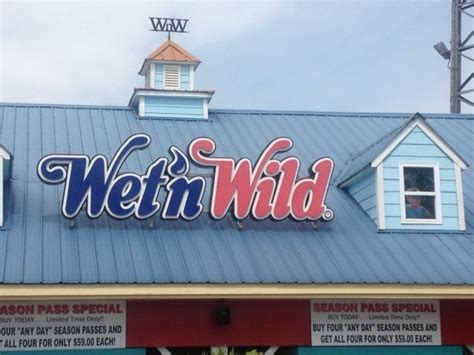 Wet 'N Wild Emerald Pointe Water Park | Water park, Wet n wild, Park