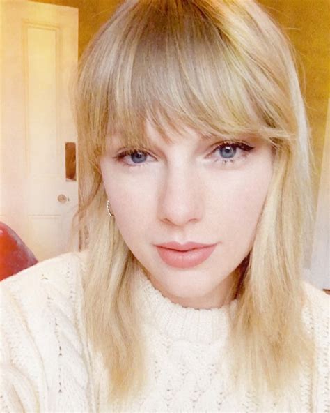 Another cute Taylor Swift selfie :) - Celeblr