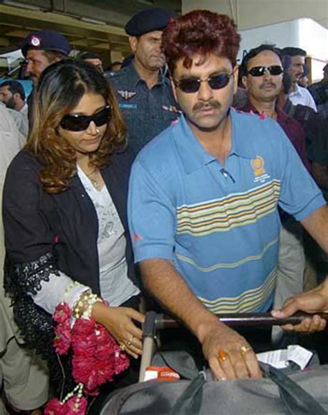 Manoj Prabhakar and his wife arrive in Karachi | ESPNcricinfo.com