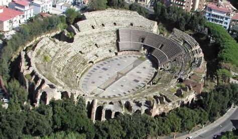 Amphitheater Pozzuoli, third largest of Italy.