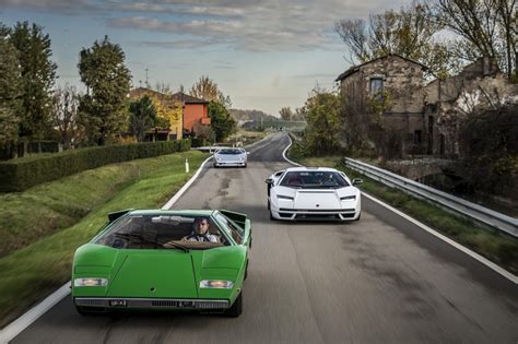 Lamborghini Countach LPI 800-4 Reborn Hits the Road for First Time - Bloomberg