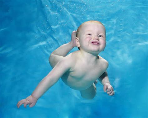 best photos 2 share: 8 Photos of Adorable Babies Swimming Underwater