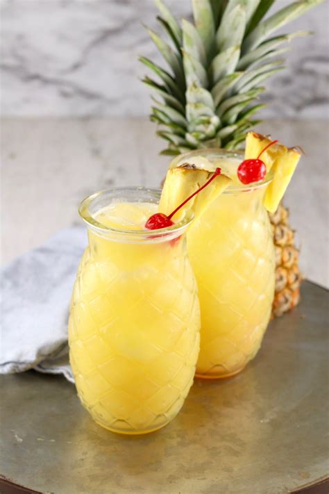 Pineapple Fuzzy Navel is a super simple and delicious party cocktail! I'm throwing some ...