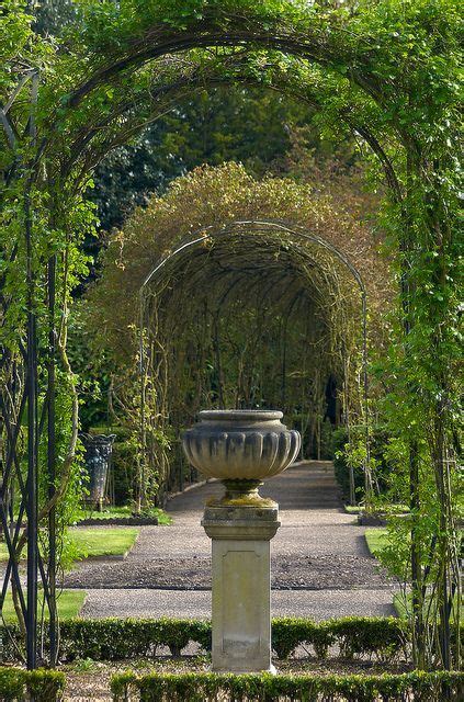 Arches, Warwick Castle in England Sigh, one day! Warwick Castle, Gardens Of The World, Castles ...