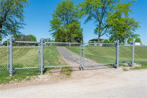 Galvanized Chain Link - A Premier Fencing Company | In-Line Fence