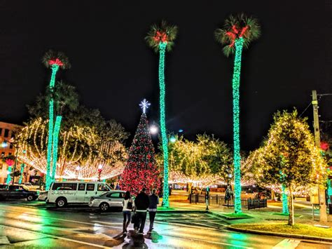 Holiday lights fill Old Courthouse Square in downtown Ocala - Ocala-News.com