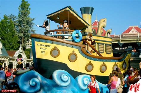 Parade & Floats - The Wonderful World Of Disney Parade | DLP Guide