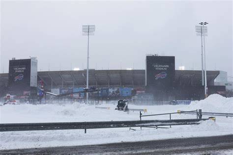 Bills-Steelers wild-card game won't be delayed again as snowstorm pummels Buffalo