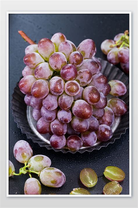 Cut half grapes scattered on a plate of | Photo JPG Free Download - Pikbest