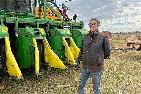 Delayed NSW cotton harvest and worker shortage leads women to rise to ...