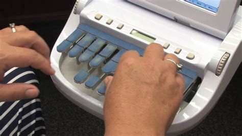 Video: How a court reporter uses a stenotype machine - YouTube