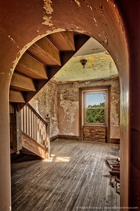 Swannanoa Palace | Decaying, Haunted, & AWESOME - Angela Andrieux Photography