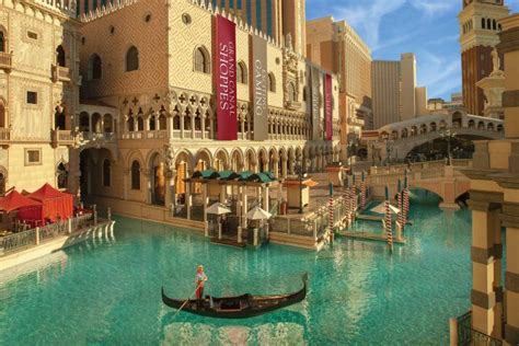 Indoor & Outdoor Gondola Rides | The Venetian® Las Vegas