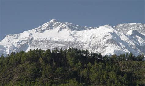 Witness dramatic views of Annapurna II - Epic Tomato