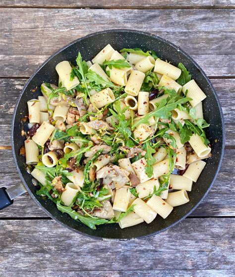 Pasta with Marinated Artichoke Hearts, Arugula and Leeks