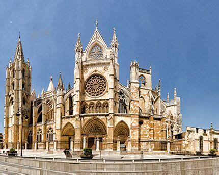 La Catedral de León, un espectáculo de luz en sus vidrieras