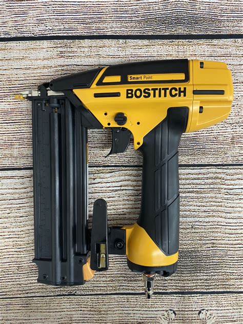 BOSTITCH BTFP12233 BOSTITCH Brad Nailer Kit, 18GA, Smart Point Nailer Brand New | Buya