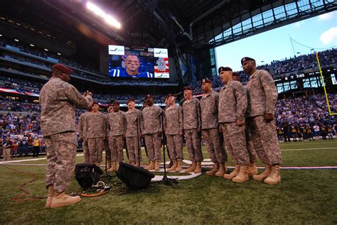 82nd Airborne Division chorus performs at NFL game | Article | The ...