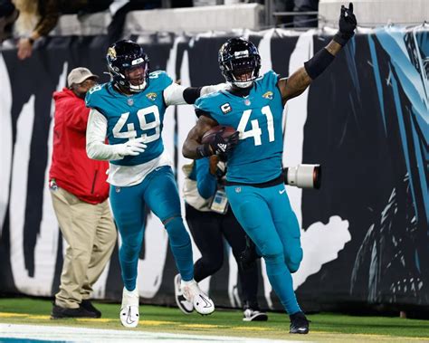 Worst to first: Late defensive score lifts Jaguars over Titans in ...