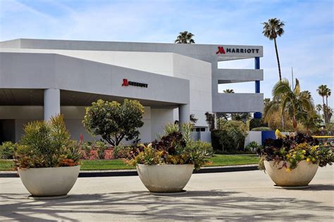 Ventura Hotel with Outdoor Patio | Ventura Beach Marriott