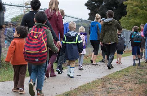 Walk to School Day - Michigan Fitness Foundation