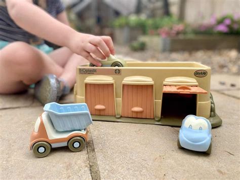 Dantoy BioPlastic Garage With 3 Cars - Review - Rachel Bustin