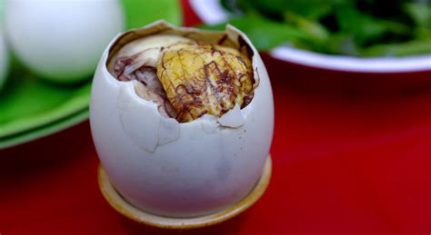 Is eating a Vietnamese balut such a nightmare? - AMA Vietnam