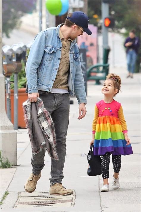 EVGENIA GL HAPPY ..Ryan Gosling and daughter Esmeralda Make the Cutest Pair! - Hollywood ...